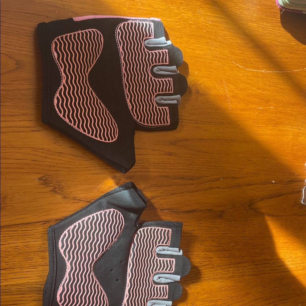 Women's Black and Pink Fitness Gloves